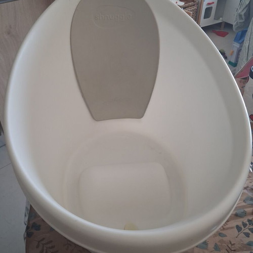 Shnuggle baby bath used in very good condition