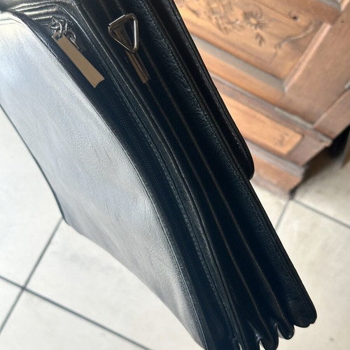 Business Briefcase black like new with lock and keys