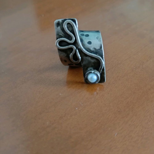 Handmade ring like new, silver metal, size 5.5