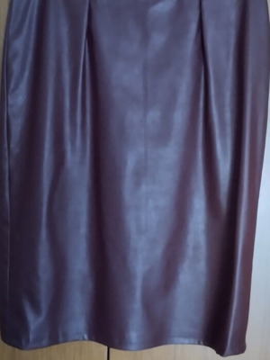Leather skirt medium burgundy like new