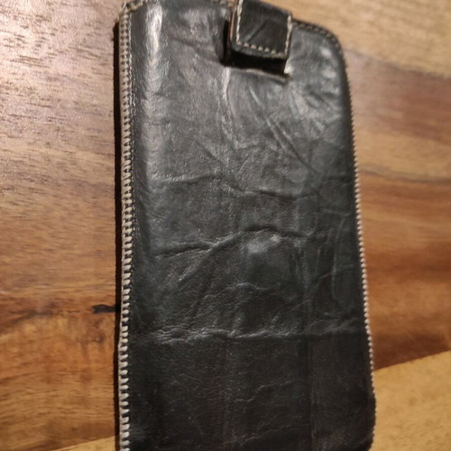Tom Taylor leather phone case used