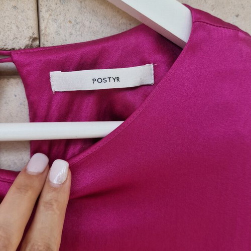 Silk blouse fusia color size XS like new