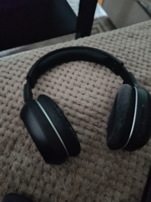 Headphones used with up to 48 hours battery life