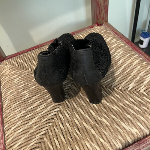 Bootie pumps size 38 black elastic lace like new