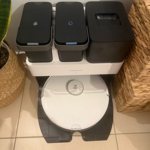 Roborock S7 robotic vacuum like new with docking station