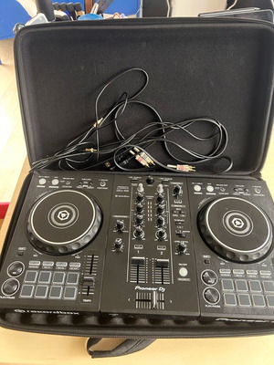 Pioneer DDJ-400 DJ Controller σαν καινούργιο με θήκη και αξεσουάρ