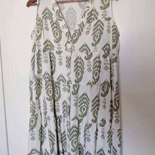 Dress new size Large, modern and comfortable