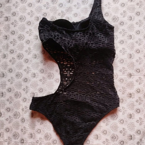 One-piece swimsuit size M black like new