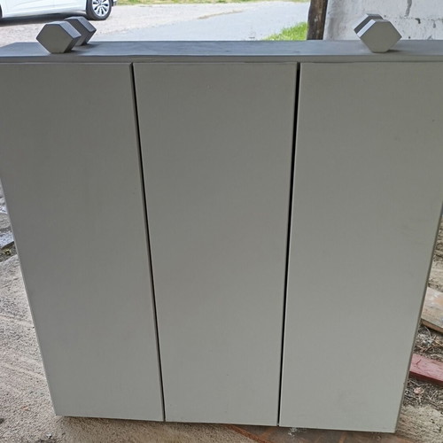 Floor cabinet in gray lacquer with decorative sandblasted glass like new