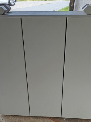 Floor cabinet in gray lacquer with decorative sandblasted glass like new