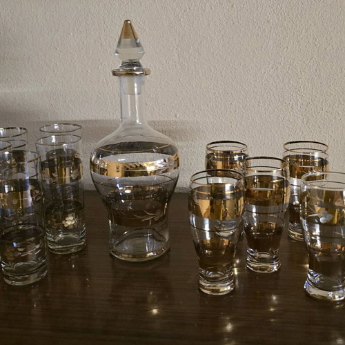 Vintage decanter set with 2 sets of 5 glasses like new