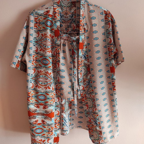 Summer set with short-sleeve kimono and elastic shorts like new, beige and orange