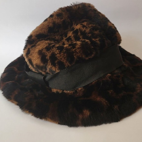 Vintage leopard fur hat like new