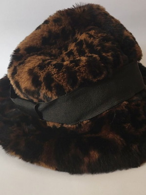 Vintage leopard fur hat like new