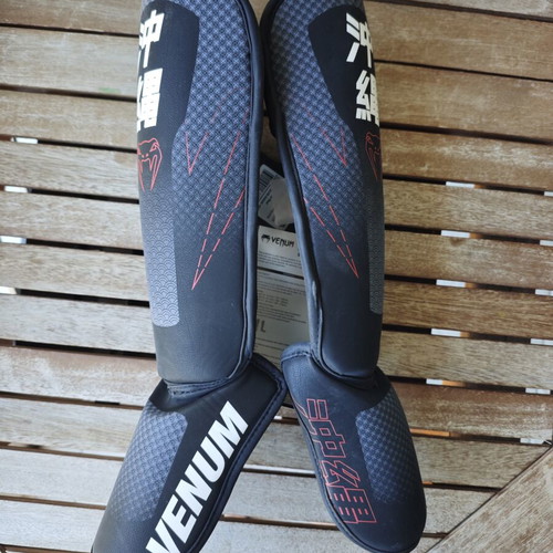 Venum Okinawa 3.0 Shin Guards Kids size S/M new