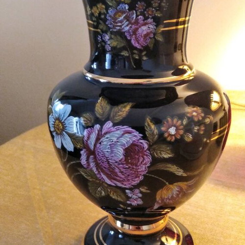 Hand made vase like new with pink roses and gold details