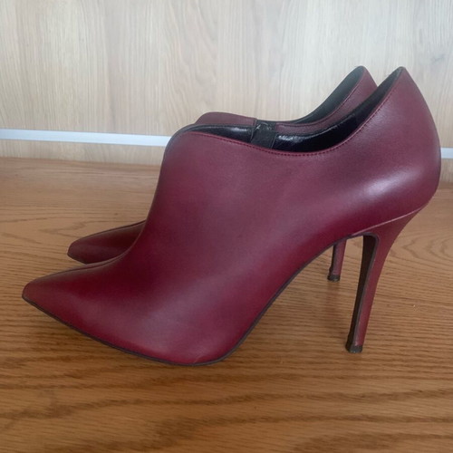 Mourzi leather burgundy ankle boots new with high heel