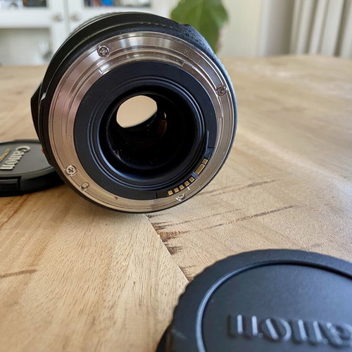 Canon EF 70-300mm f/4-5.6 IS USM lens like new