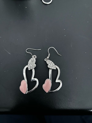 Steel earrings like new with gray and pink details