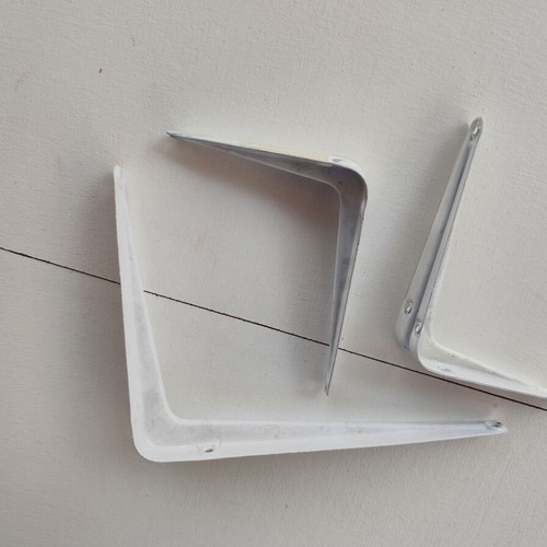 Metal shelf brackets with ribbing, white, set of 3
