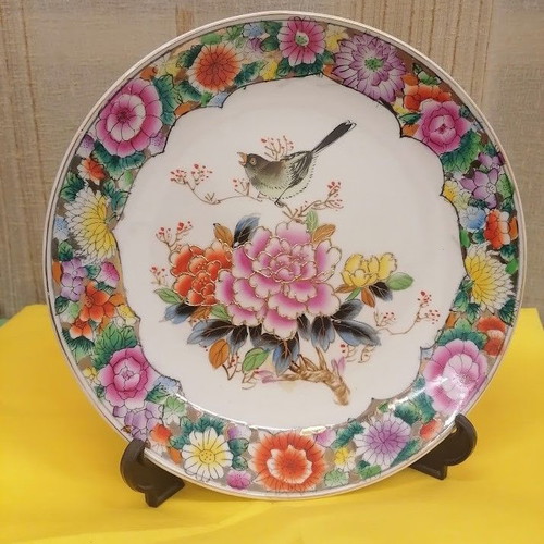 Vintage Chinese decorative porcelain plate Famille Rose like new