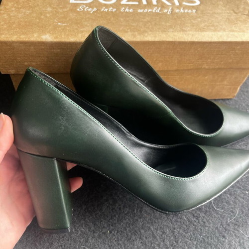 Bozikis green pumps like new, size 36