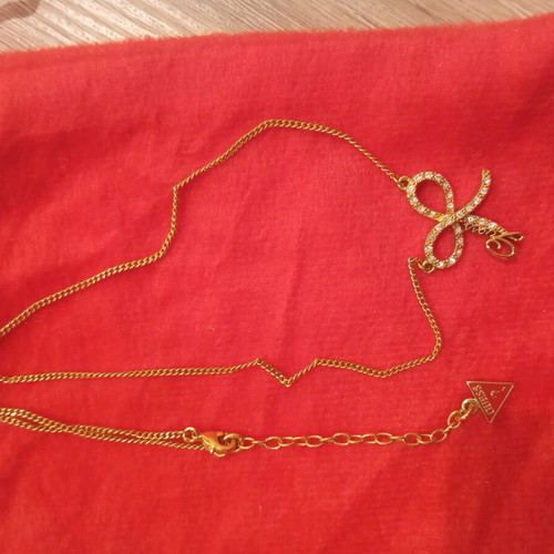 Guess necklace like new, gold color