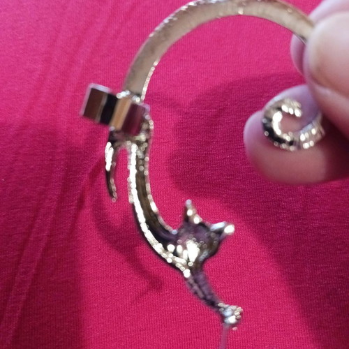 Cat-shaped earring new modern design