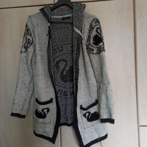 Women's cardigan like new, black and white with two pockets