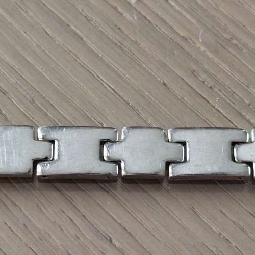 Men's bracelet silver color used with modern chain design
