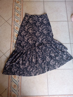 Floral midi skirt with ruffles like new, Sinsay, black and beige, XS