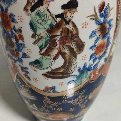 Satsuma decorative vase like new, hand painted Japanese ceramic