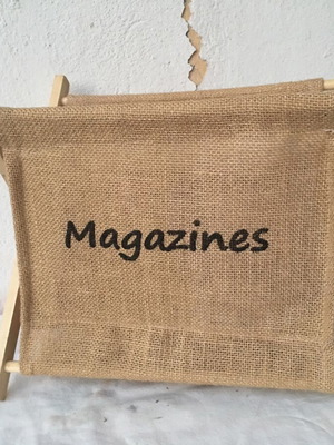 Поставка за списания с дървена сгъваема рамка и юта облицовка като нова