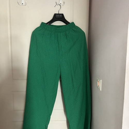 Emerald green two-piece set with cropped blouse and wide-leg pants