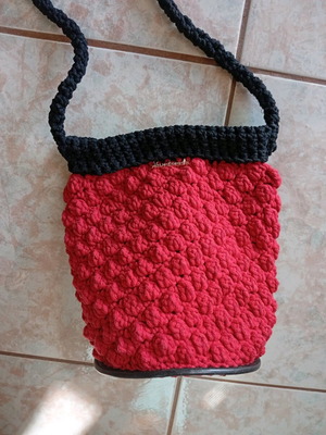Handmade crossbody bag like new, 22x20x15, black and red