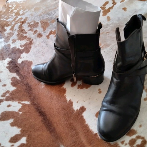 Leather ankle boots size 41 like new