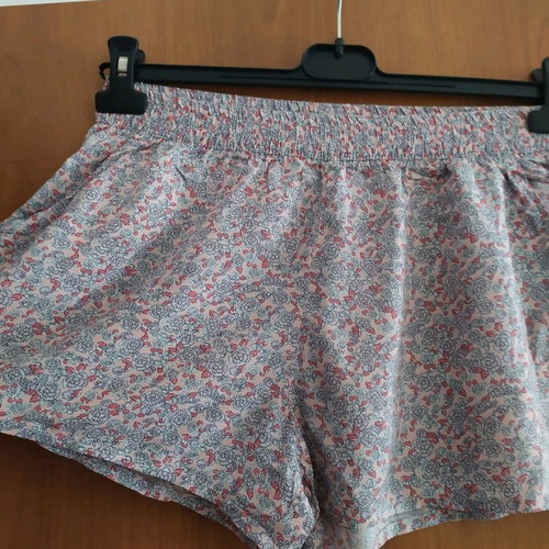 Benetton women's shorts used with floral pattern