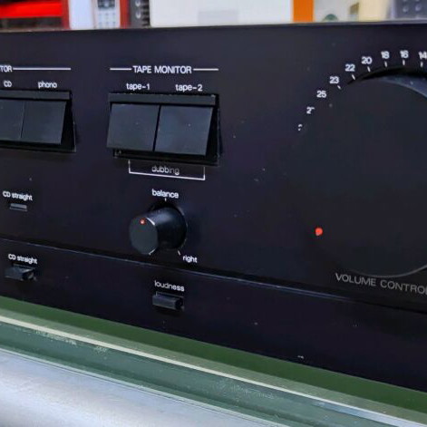 Luxman LV-90 amplifier used