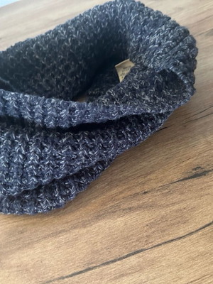 Knitted neck scarf new