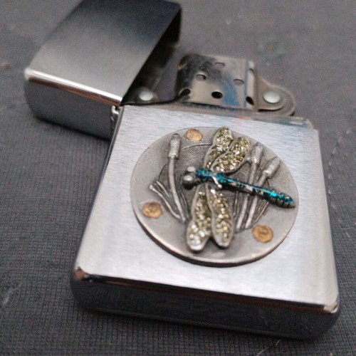 Zippo made in USA 2004 μεταχειρισμένο με σπάνιο ανάγλυφο σχέδιο