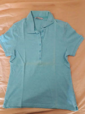 2 women's T-shirts with a collar, in blue and pink colors