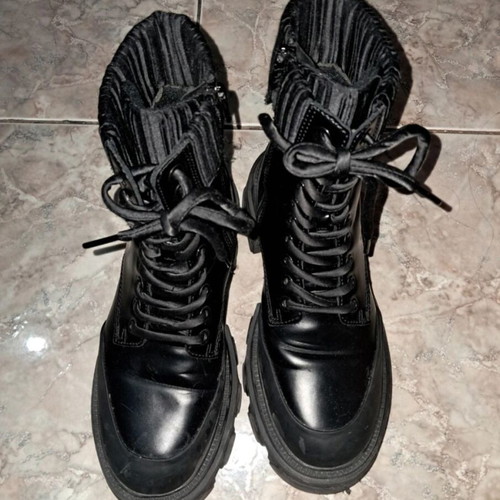 Black boots like new, size 38