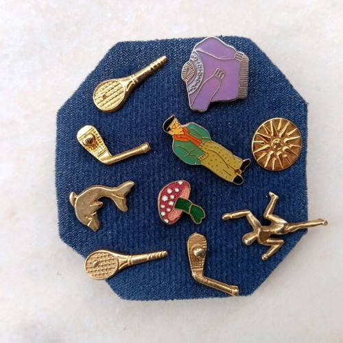 Vintage pins like new, set of 10, multicolored
