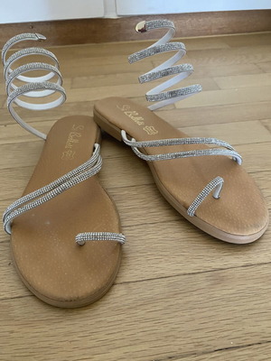 Si Belle sandals with rhinestones and ankle wrap, silver