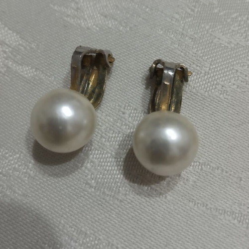 Pearl earrings used, 2 sets with clip white
