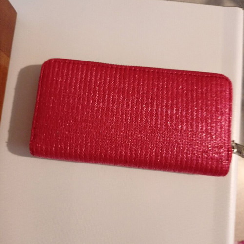 Clutch wallet like new with pineapple embroidery and woven straw pink-fuchsia