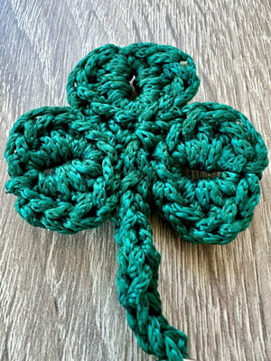 Handmade clover keychain made of durable thread