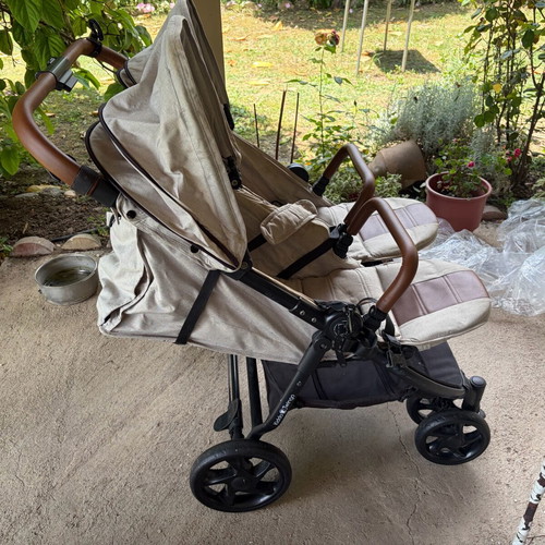 Kiddo Twin Stroller like new with accessories