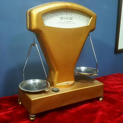 Themis jeweler's scale by A. Pyloridis in excellent condition
