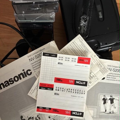Panasonic NV-S20E VHS-C movie camera with original set and 6 VHS-C tapes